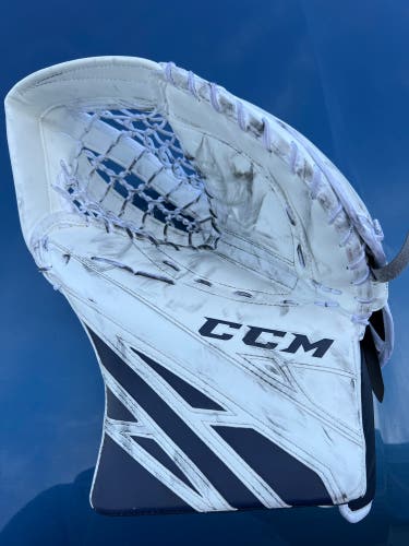 CCM E4.5 Senior Goalie Glove