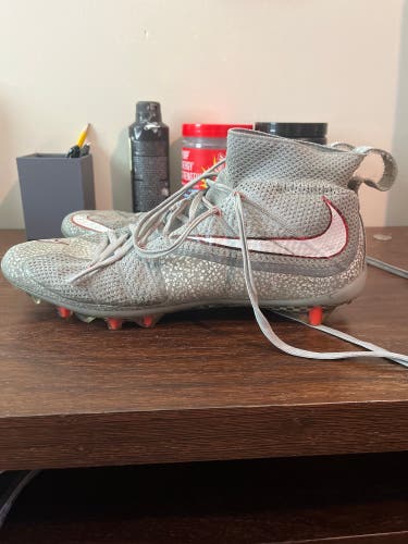 Used Size 11 (Women's 12) Nike