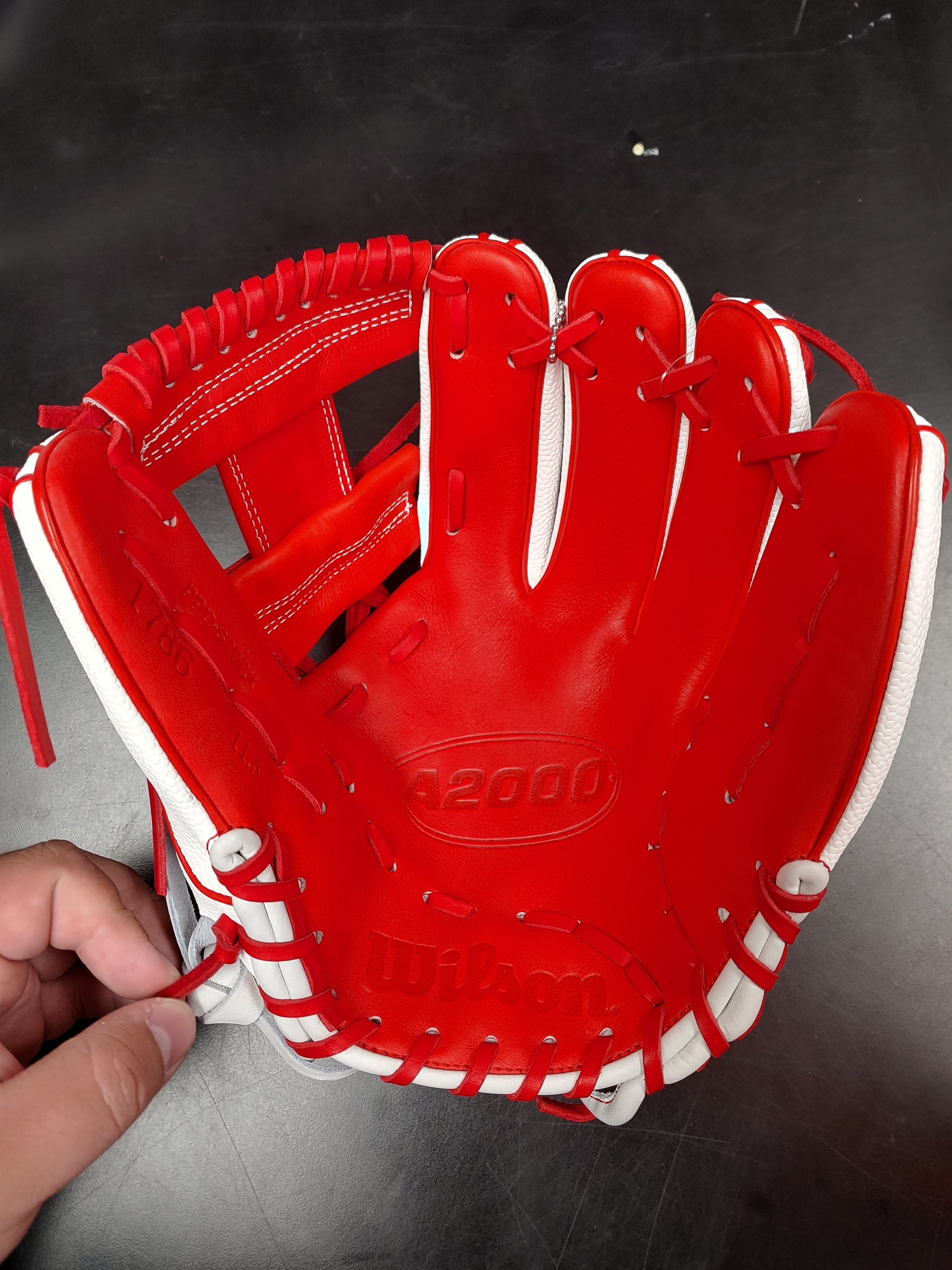 Wilson Wilson A2000 11.50 LIMITED EDITION 2021 Pride Baseball Glove