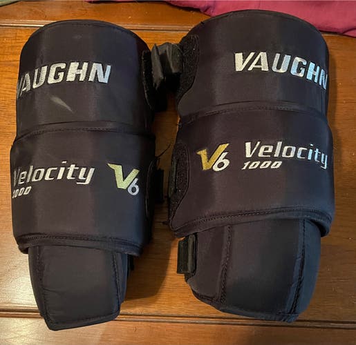Vaughn V6 Velocity 1000 knee pads