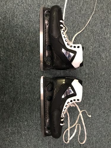 True One Piece Pro Stock Goalie Skates Size 10D **US SHIPPING ONLY**