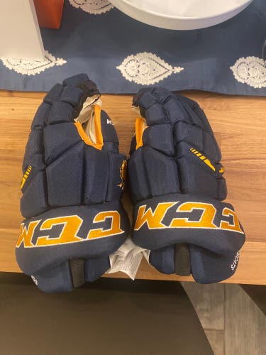 Ccm tacks gloves