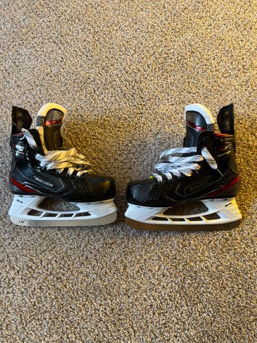 Used Bauer Regular Width Size 13.5 Vapor xshift Hockey Skates