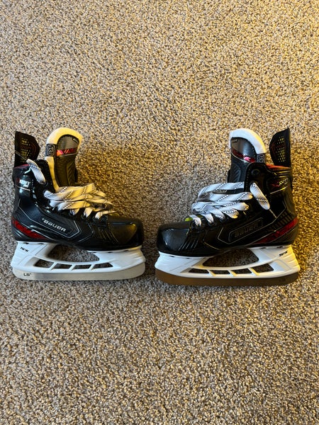 Used Bauer Regular Width Size 13.5 Vapor xshift Hockey Skates