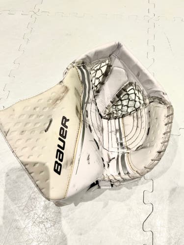 Bauer Vapor 2X Pro goalie catcher glove