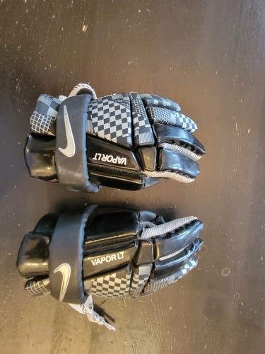 Used Player's Nike Vapor LT Lacrosse Gloves 8"