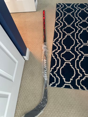 Senior Right Handed P92 Pro Stock Vapor FlyLite Hockey Stick