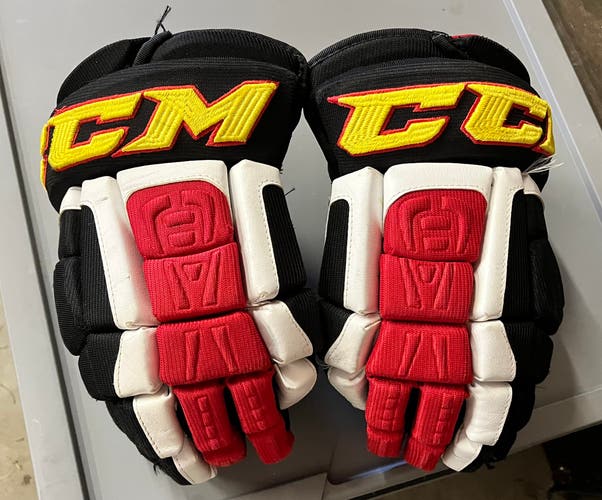 CCM U+ Crazylight Hockey Gloves - 13”