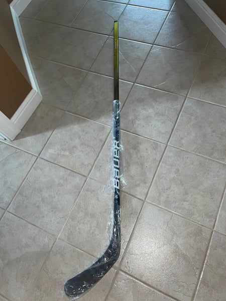 Senior Right Handed P92 Pro Stock Vapor Hyperlite Hockey Stick