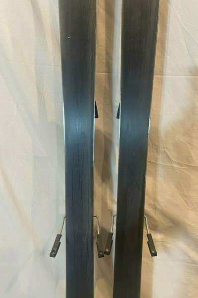 Dynastar Driver 06 146cm 103-66-88 r=13m Skis Salomon C509