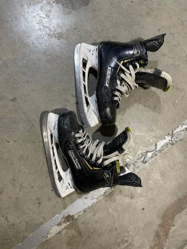 Used Bauer  Size 5 Supreme 2S Hockey Skates