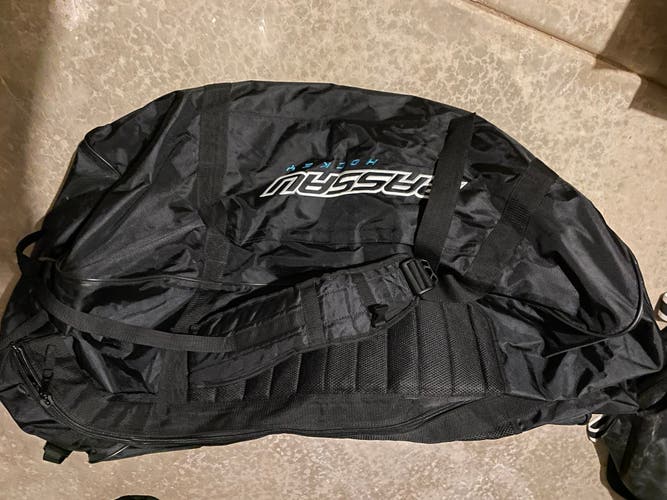 Barely used Passau goalie backpack