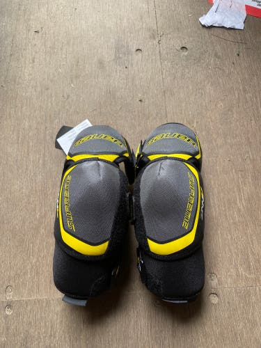 New Medium Bauer  Supreme s29 Elbow Pads