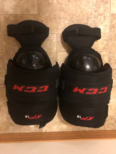 Used CCM KP 1.9 Knee Guards