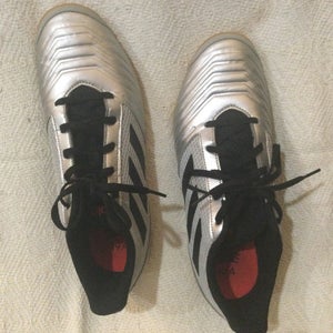 Adidas Predator 19.4 - Men’s Size 10 -Indoor Soccer Shoes Like new