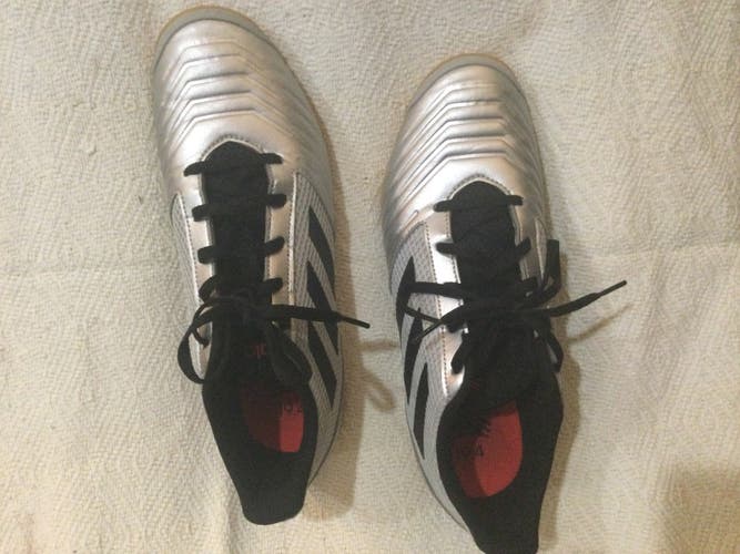 Adidas Predator 19.4 - Men’s Size 10 -Indoor Soccer Shoes Like new