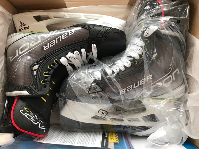 Senior New Bauer Vapor Hyperlite Hockey Skates Size 7