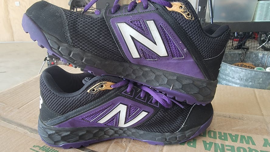 Black Used Adult Men's Size 7.5 (Women's 8.5) Turf Cleats New Balance Low Cut 3000v4