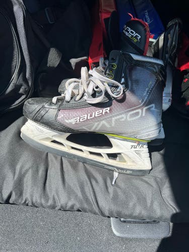 Used Bauer Size 8.5 Vapor Hyperlite
