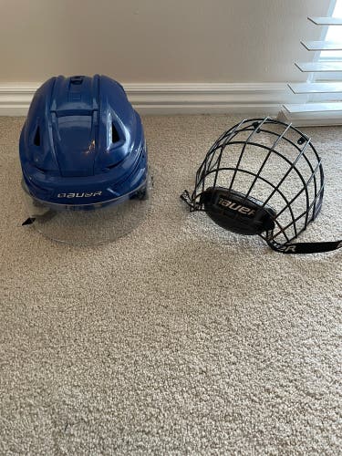 Used Medium Bauer Re-Akt 150 Helmet