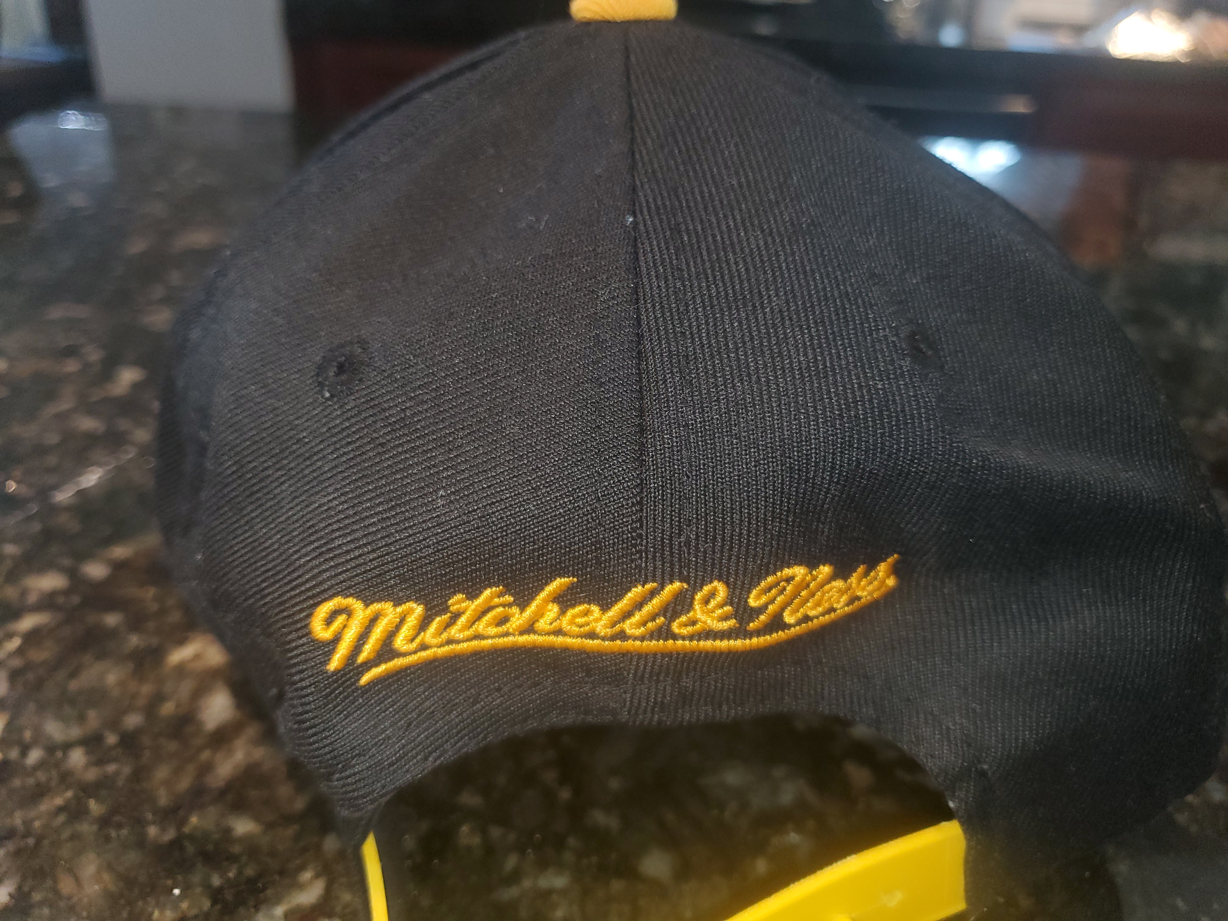 Vintage Snapback Hat Mitchell& Ness - LA Lakers Hat - Size 7 1 / 4