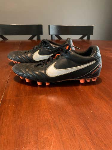 Black Adult Used Men's Size 8.0 (Women's 9.0) Nike
