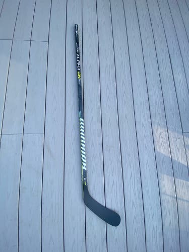 Senior Left Hand W03 Pro Stock Alpha DX Pro Team Hockey Stick