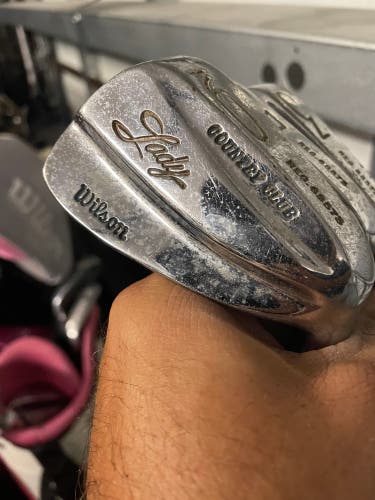 Woman’s vintage Wilson LADY golf clubs 4 Pc set