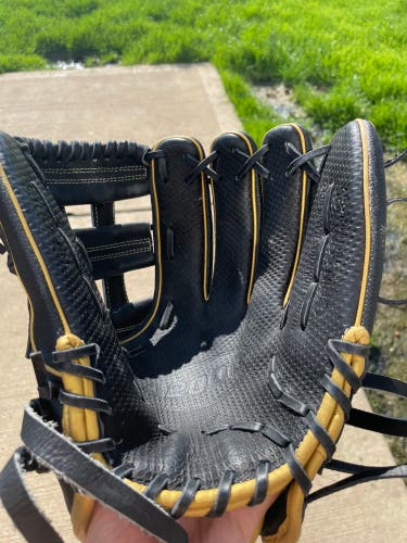 A2000 baseball glove