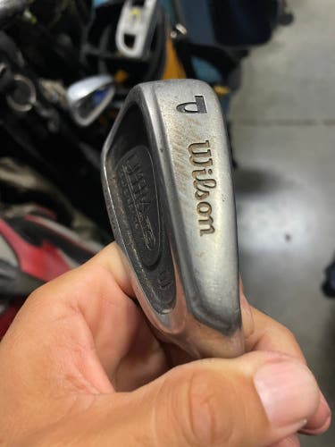 Golf pitching Wedge Wilson ultra in right Handed