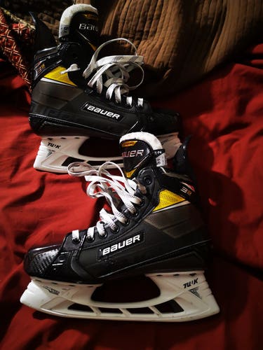 Junior Used Bauer Supreme 3S Pro Hockey Skates Size 5.5