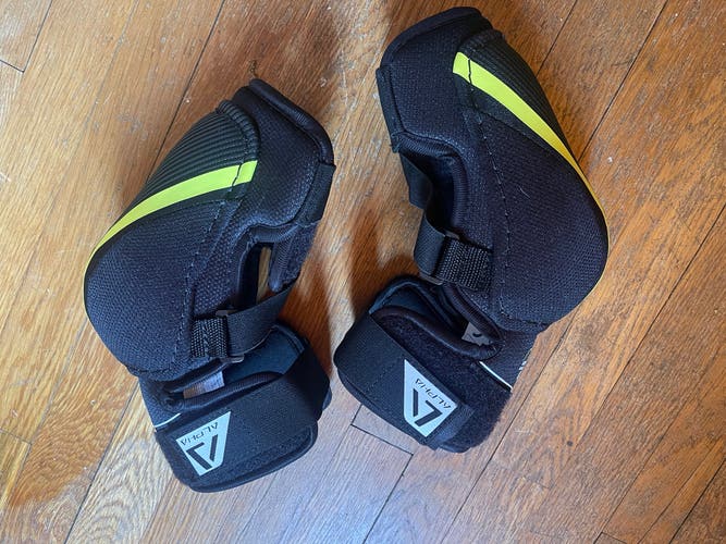 Used Medium Warrior Alpha DX4 Elbow Pads