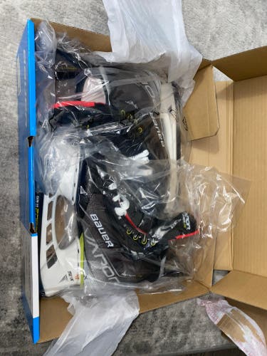Bauer Size 5.5 Vapor Hyperlite Hockey Skates