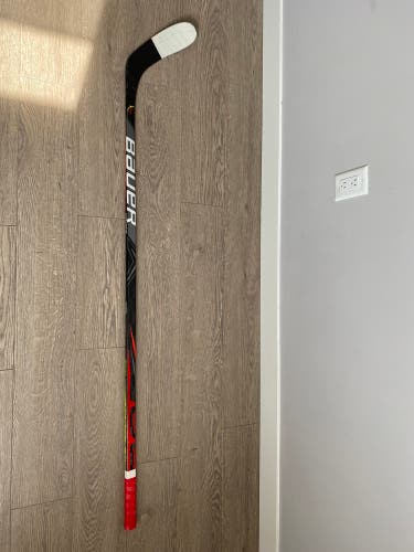 Senior Right Handed P28  Vapor FlyLite Hockey Stick