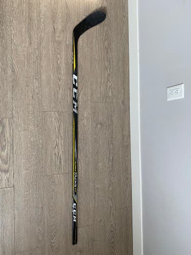 Senior Right Handed P28 Super Tacks 2.0 Hockey Stick