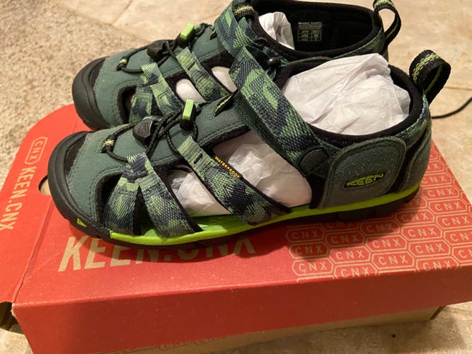 Green Youth New Unisex Sandals