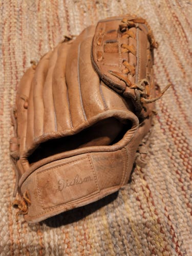 L.M. Duckson M--5000 professional model Right Hand Throw Infield Baseball Glove 11"