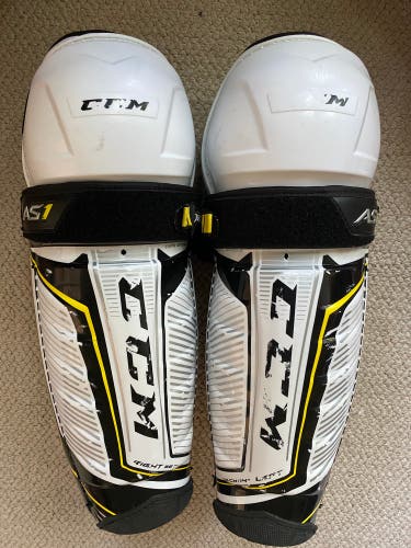 CCM  Super Tacks AS1 Shin Pads