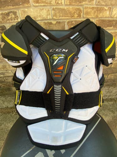 CCM Tacks Sr. Medium Shoulder Pads