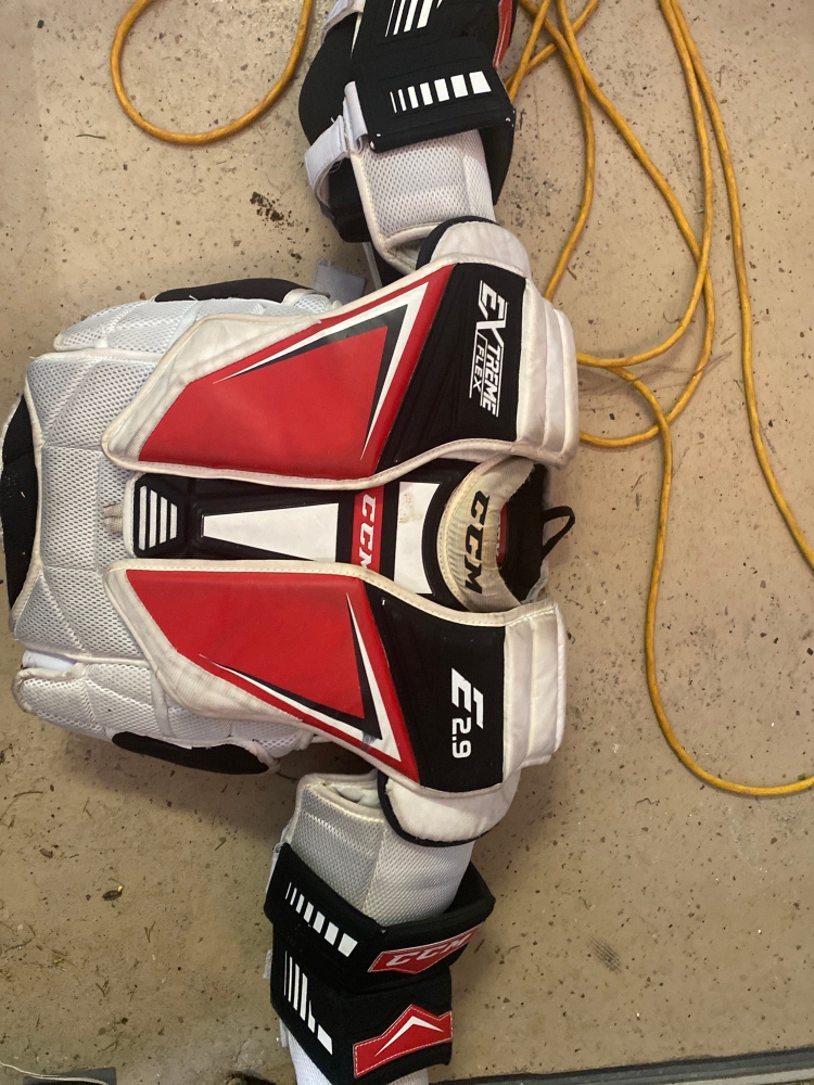 Used Small CCM  Extreme Flex Shield E2.9 Goalie Chest Protector