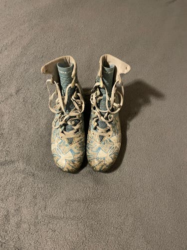 Men's High Top UA Highlight Cleats Size 10