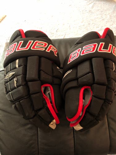 Bauer Pro Stock Hockey 15” BH Pro Glove Chicago Blackhawks