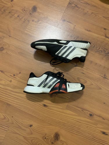 Adidas barricade tennis shoe