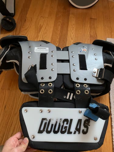 Adult Large Douglas Destroyer Shoulder Pads (19"-'20")