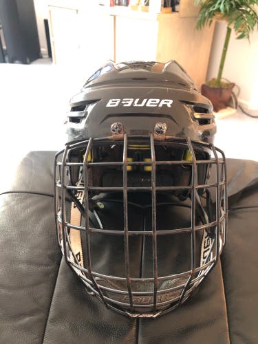 Bauer Pro Stock Hockey RE-AKT Medium Helmet Black