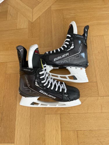New Bauer Regular Width Pro Stock Size 8.0 Vapor Hyperlite Hockey Skates
