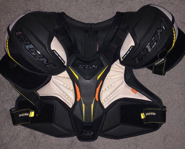 CCM Super Tacks AS1 Shoulder Pads