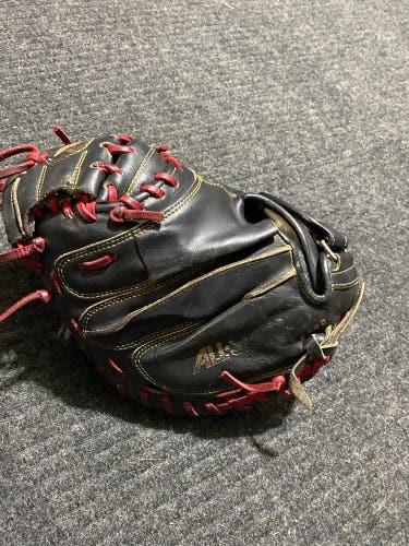 Used Right Hand Throw 33.5" CM3000BK Catcher's Glove