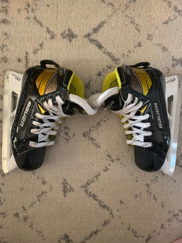 Used Bauer Regular Width Size 2.5 Supreme 3s Hockey Goalie Skates