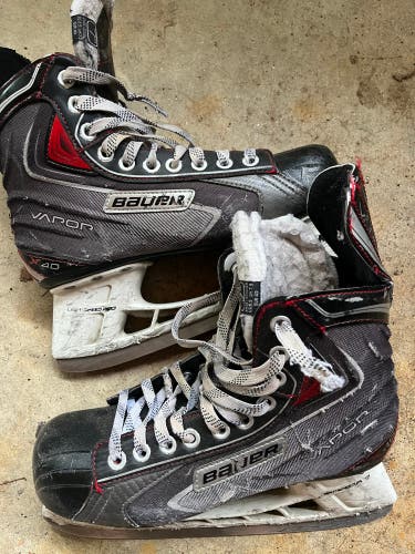 Used Bauer Regular Width  Size 7 Vapor Hockey Skates